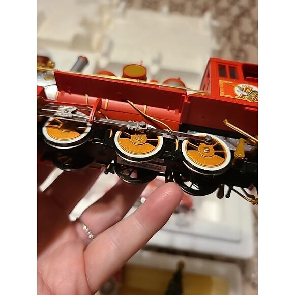 Hawthorne Village Budweiser Beer Holiday Express Train Set Masterpiece Railways - Picture 11 of 16